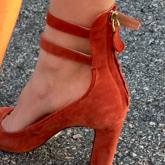 Spring heels - Picture 6 of 6